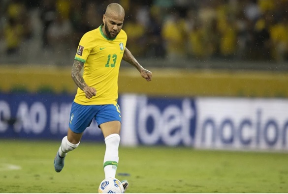 Daniel Alves é detido pela polícia espanhola por acusação de agressão sexual