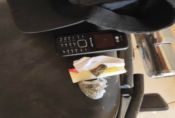 Polícia Militar faz apreensão de drogas e motocicleta em Livramento