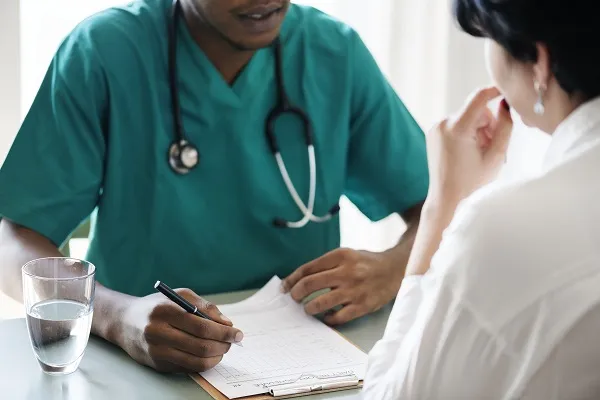 Senado aprova MP que torna Enamed requisito para exercício da medicina; regra vale a partir de ingressos em junho de 2026