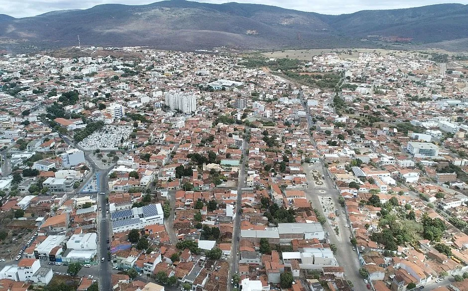 Mulher é presa após briga com faca e furto de celular em Brumado