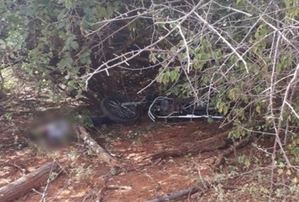 Adolescente de 17 anos morre após colidir moto em poste na BA-940 próximo a Lagoa Real