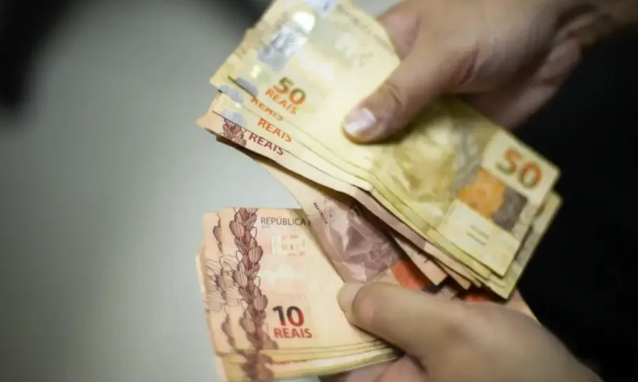 Salário mínimo terá novo reajuste em 2026