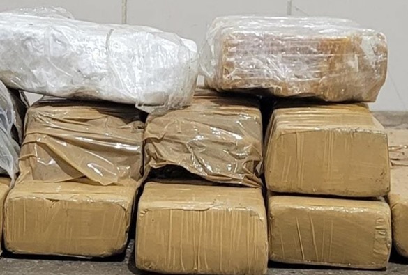 Adolescente é apreendida transportando drogas para o interior da Bahia