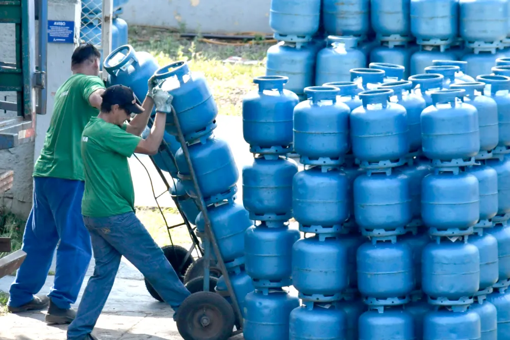 Acelen anuncia diminuição no preço do gás de cozinha na Bahia