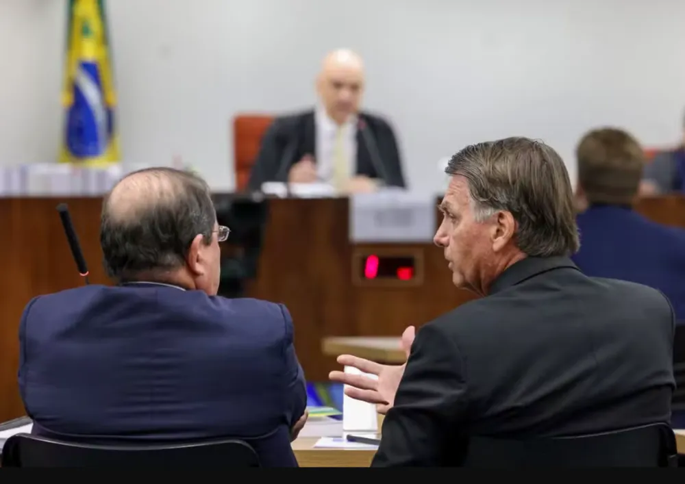 Advogados de Bolsonaro tem até amanhã para entregar defesa ao STF