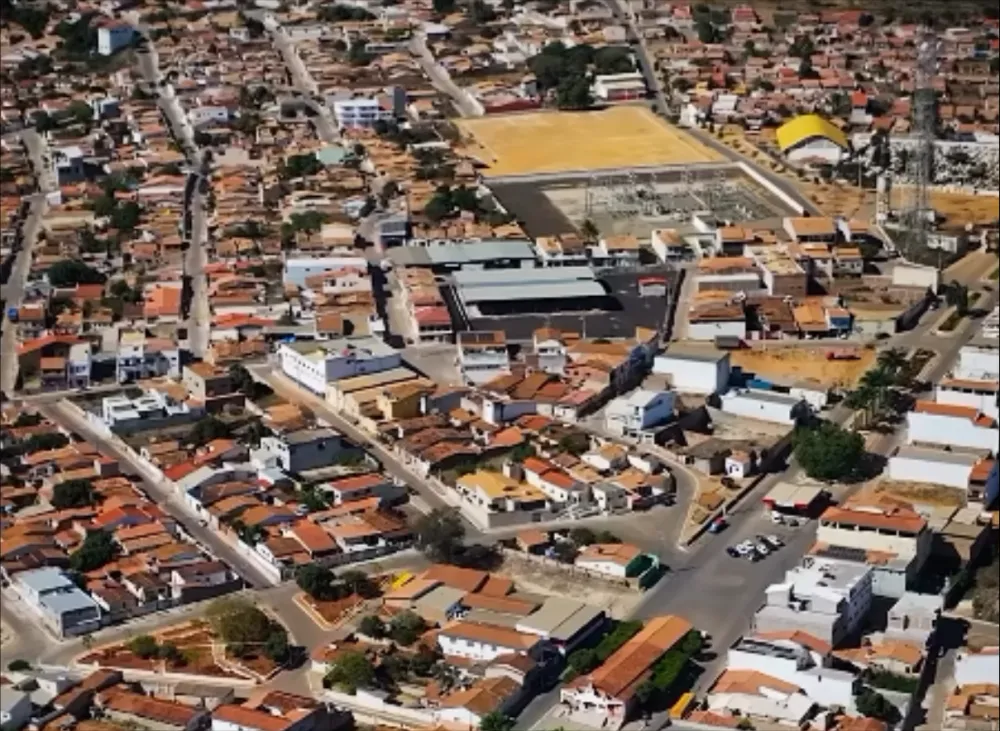 Homem é encontrado morto ao lado de carro na zona rural de Presidente Jânio Quadros