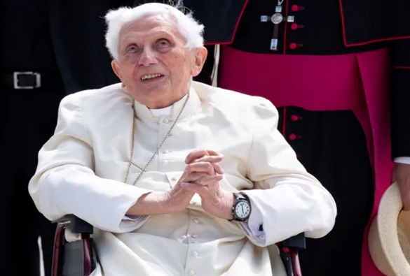 Estado de papa emérito Bento 16 é grave, mas continua estável