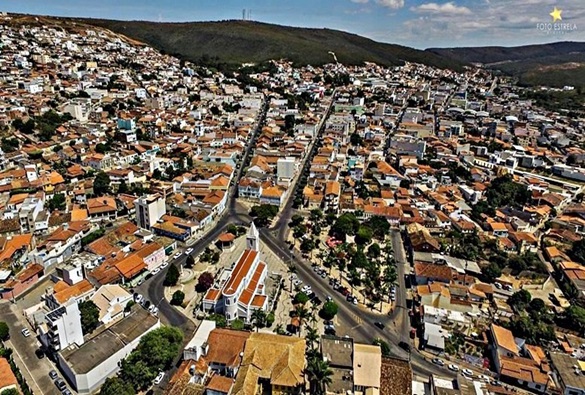 Ministério Público Federal denuncia prefeito e ex-prefeito de cidade baiana por fraude milionária em contrato de licitação 