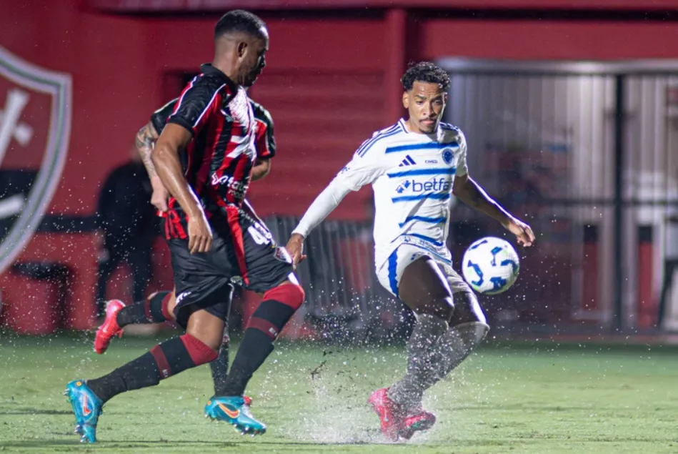 Vitória empata com o Cruzeiro em noite de muita chuva no Barradão