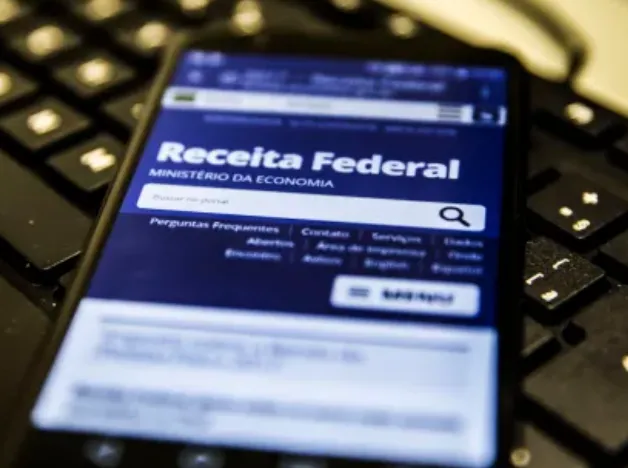 Entrega do Imposto de Renda avança e mais de 880 mil declarações caem na malha fina