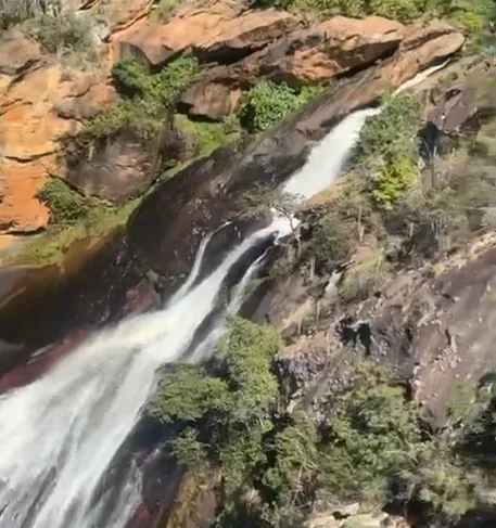 Homem morre após cair da Cachoeira Véu de Noiva em Livramento de Nossa Senhora