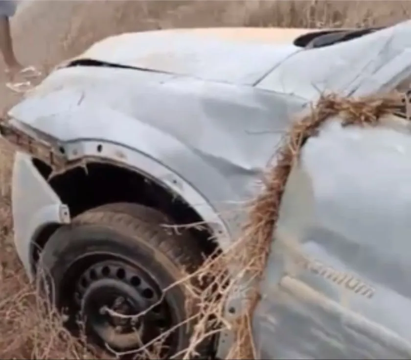 Carro sai da pista em curva da BA-152, entre Livramento e Paramirim