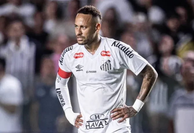 Santos vence Atlético Mineiro mas lamenta nova lesão de Neymar
