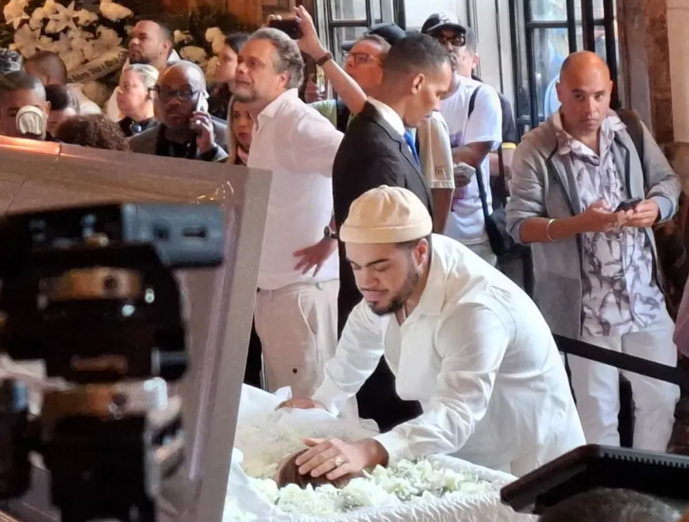 Fãs, amigos e familiares se despedem de Preta Gil no Rio de Janeiro