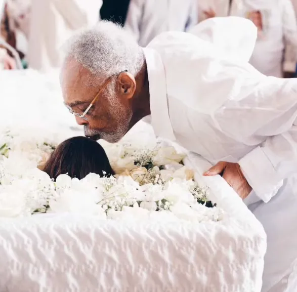 Fãs, amigos e familiares se despedem de Preta Gil no Rio de Janeiro