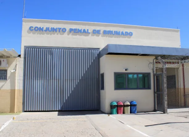 Homem preso por ameaçar mulher é solto devido a superlotação do presídio de Brumado