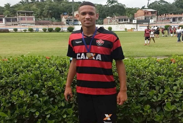 Livramentense Luan Miguel integra o elenco principal do Vitória   