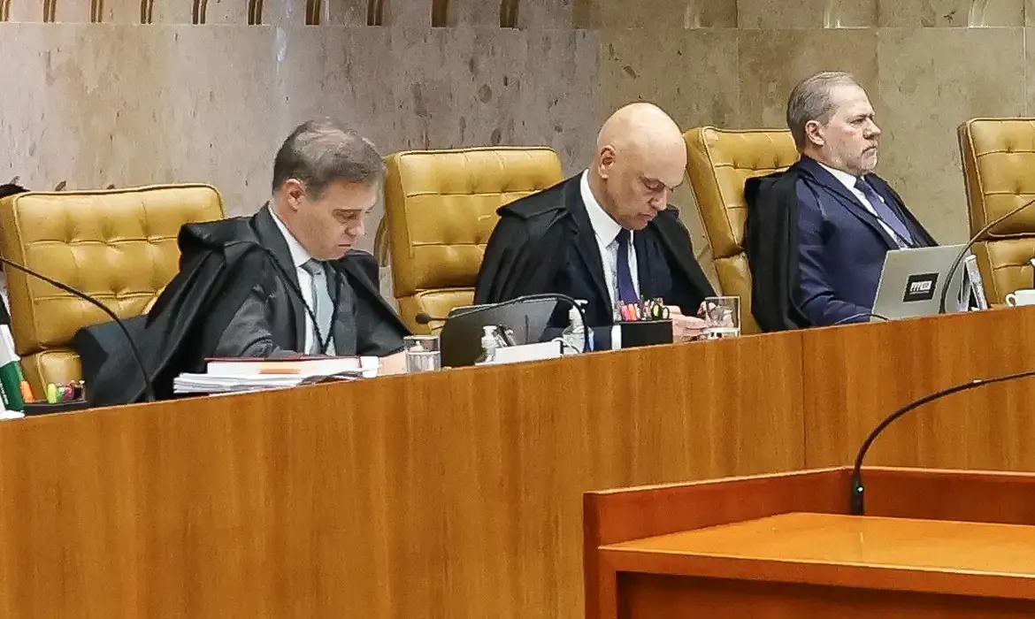 Mendonça acusa Moraes de abuso de autoridade e direcionamento de investigação