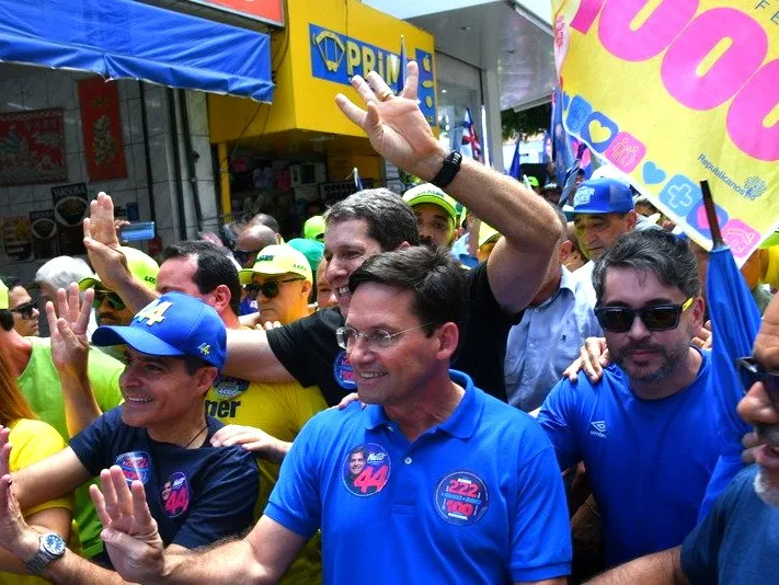 ACM Neto participa de caminhada em Vitória da Conquista e demonstra confiança na disputa eleitoral