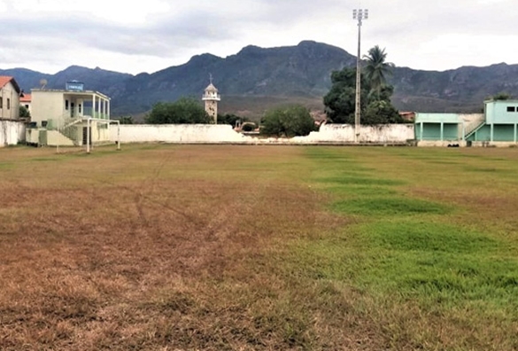 Estádio foi esquecido pela gestão municipal
