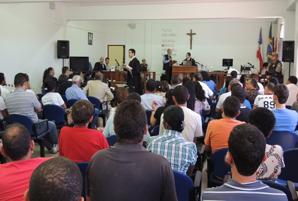 Júri de empresário adiado outra vez 