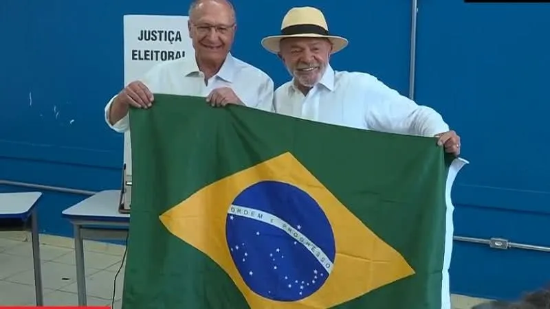 Lula vota e enaltece mobilização popular: "nunca vi nada igual"