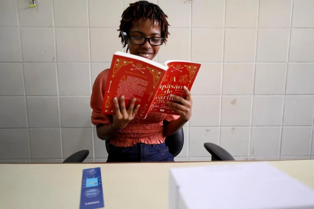 Estudantes com deficiência visual da rede estadual são beneficiados com 174 óculos inteligentes