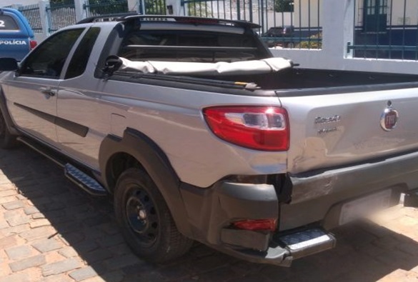 Condutor de Corolla bate em traseira de outro veículo na Avenida Presidente Vargas, em Livramento,  e foge 