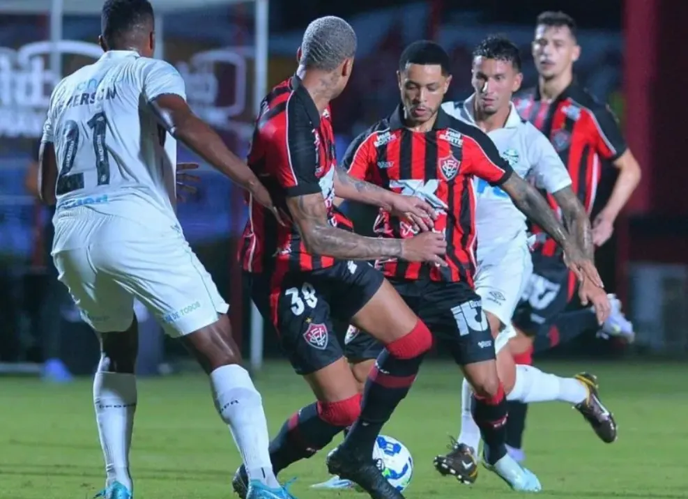 Vitória empata com o Grêmio e conquista ponto importante no Barradão
