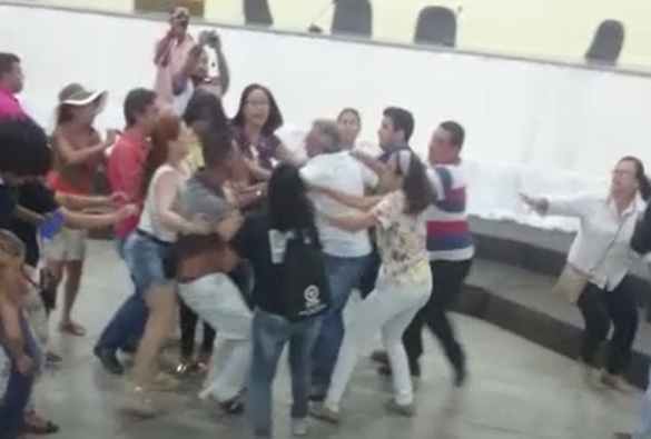 Brumado: sessão extraordinária da câmara termina em pancadaria