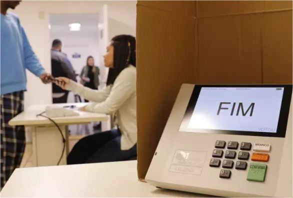 Mesários faltosos no 1° turno têm até hoje para justificar ausência