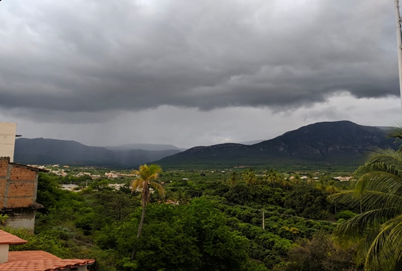  INMET emite 'alerta laranja' para chuvas na Bahia