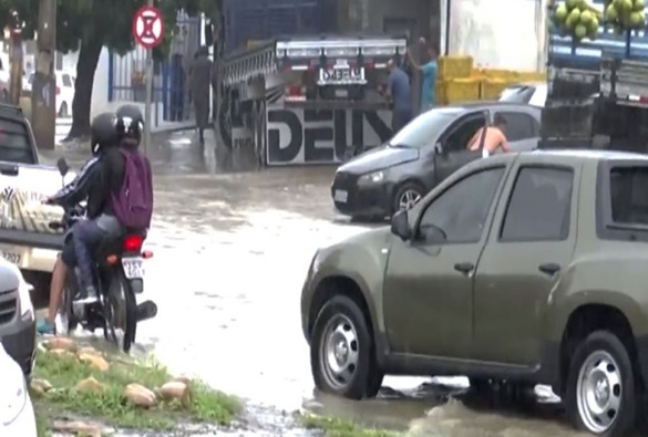 Prefeito de Conquista nega que demissão de servidores tenha a ver com chuvas