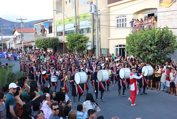 Livramento: Prefeitura e Policia Militar resgatam tradicional desfile Cívico Militar