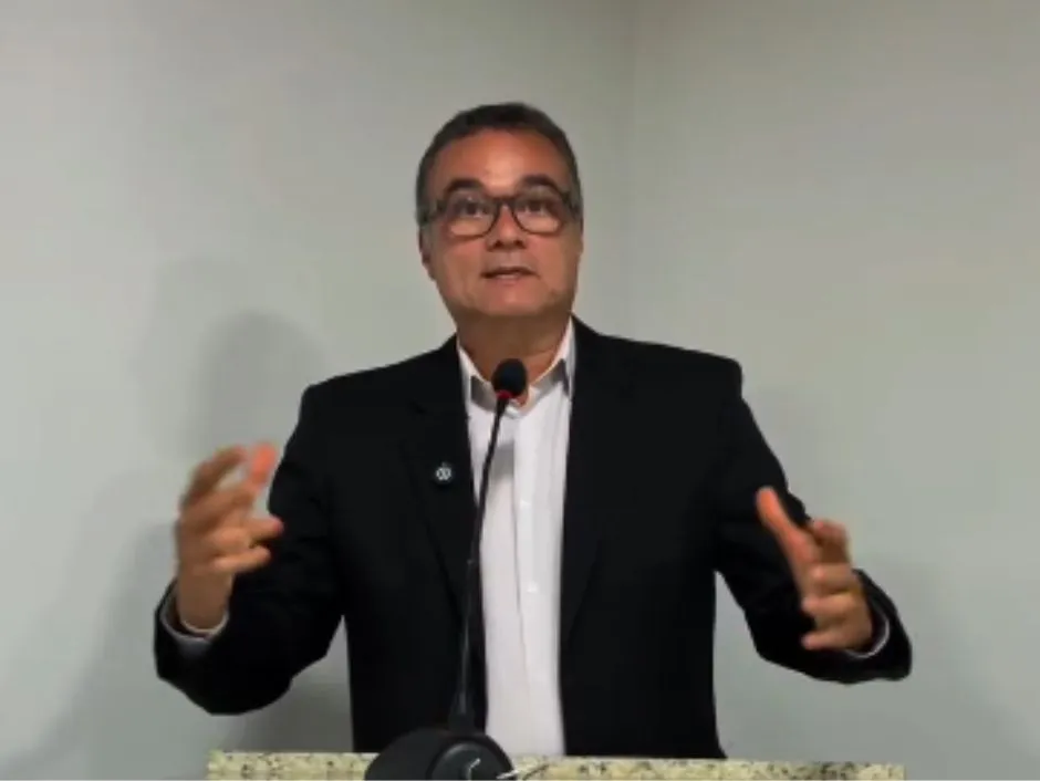 Vereador Vinícius Costa cobra providências da Coelba diante das constantes oscilações de energia em Rio de Contas