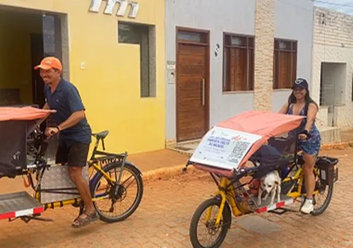 Colombianos que viajam o mundo de bicicleta chegam em Livramento com projeto educativo