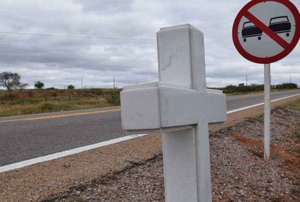 Idoso morre em capotamento de carro na BR-030 em Brumado