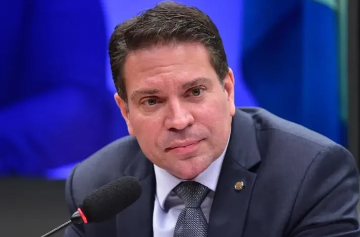 Aliado de Bolsonaro e condenado pelo STF, Alexandre Ramagem é preso nos EUA