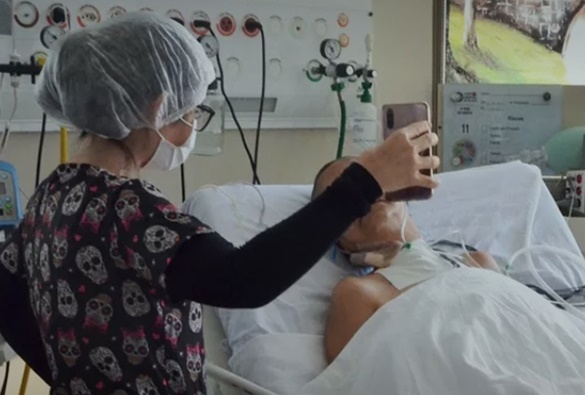 Videochamadas com pessoas internadas agora é lei