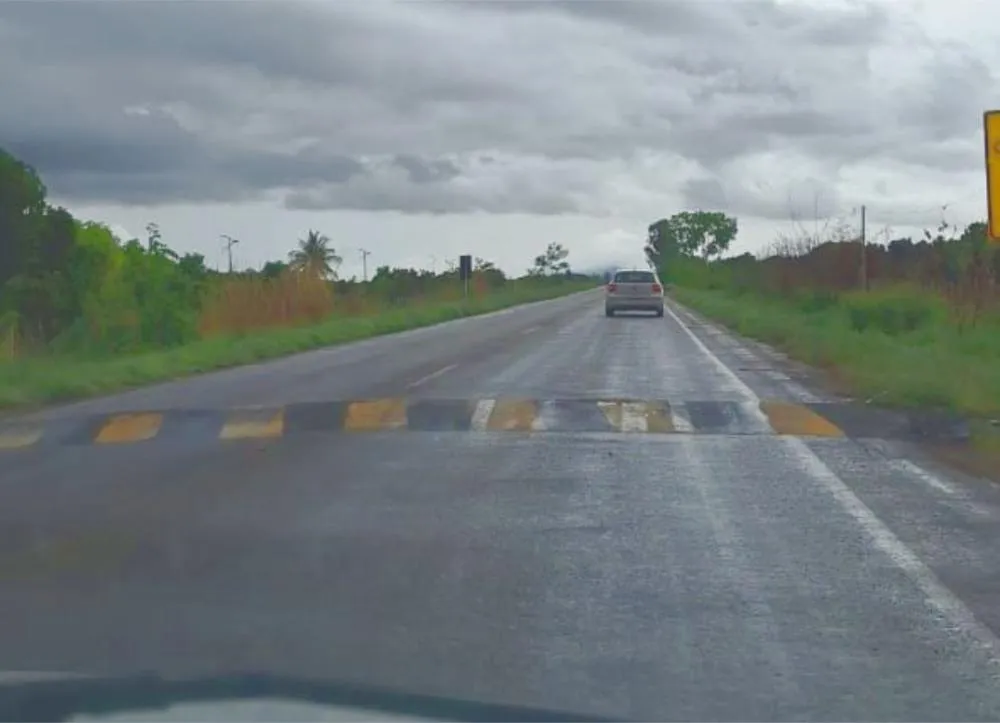 Quebra-molas é construído nas imediações da comunidade de Patos, em Livramento