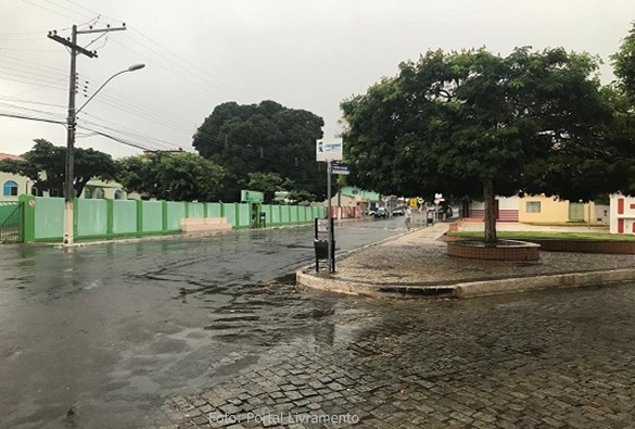 Noite com chuva surpreende livramentenses e alivia o calor 