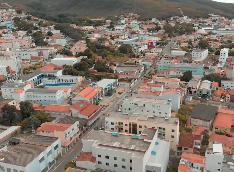 Criminosos invadem residência, roubam motocicleta, relógio de ouro e mais de duzentos mil reais em Caetité