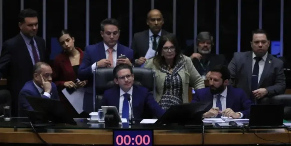 Câmara aprova projeto que altera licenças ambientais no Brasil