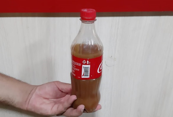 Morador do bairro Caixa D´água, em Livramento,  denuncia péssima qualidade da água fornecida pela Embasa 