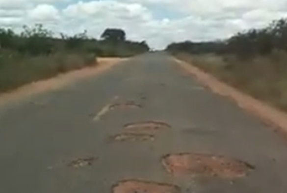 BA-148: motoristas reclamam de situação precária do asfalto da rodovia 