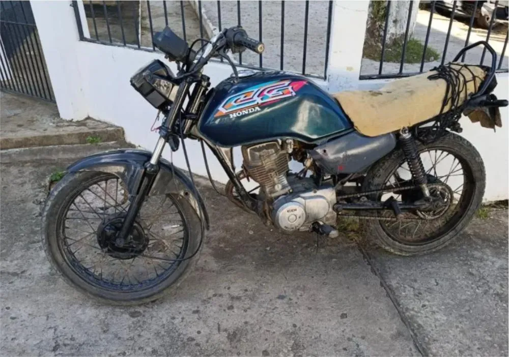 Motocicleta adulterada é apreendida em fiscalização na região de Tanhaçu