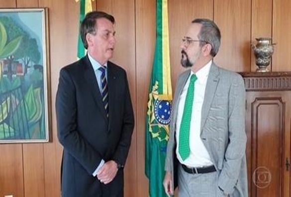 Ministro Abraham Weintraub, da Educação, anuncia saída do cargo