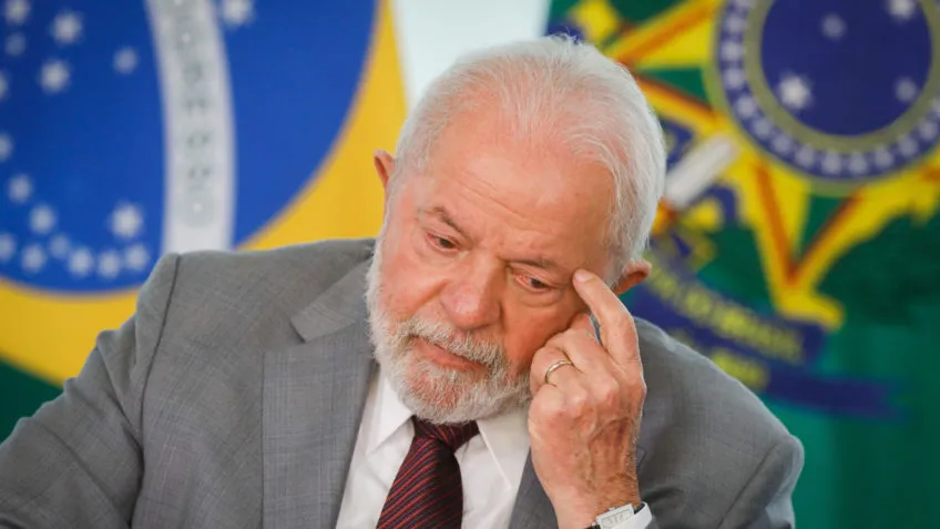 Oposição pede impeachment de Lula após bloqueio de recursos do programa Pé de Meia