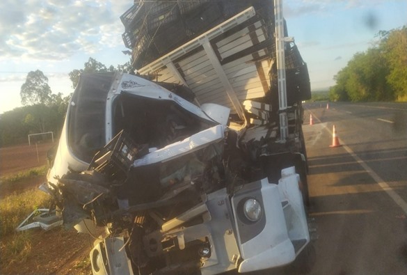 Livramentense morre após colidir seu caminhão em carreta 