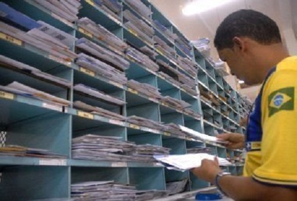 Em assembleia, funcionários dos Correios na Bahia decidem manter greve